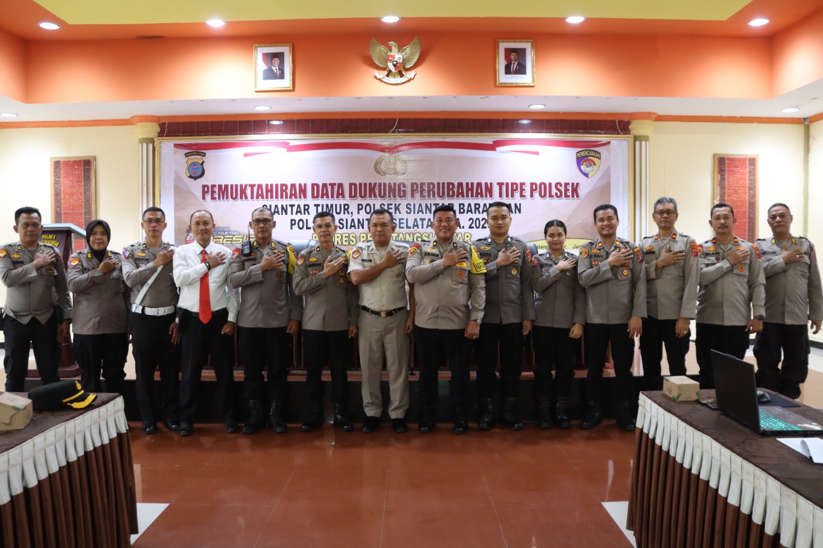 Polres Pematangsiantar Sambut Tim Pemuktahiran Data Dukungan Perubahan Tipe Tiga Polsek TA 2025 Polres Pematangsiantar Sambut Tim Pemuktahiran Data Dukungan Perubahan Tipe Tiga Polsek TA 2025