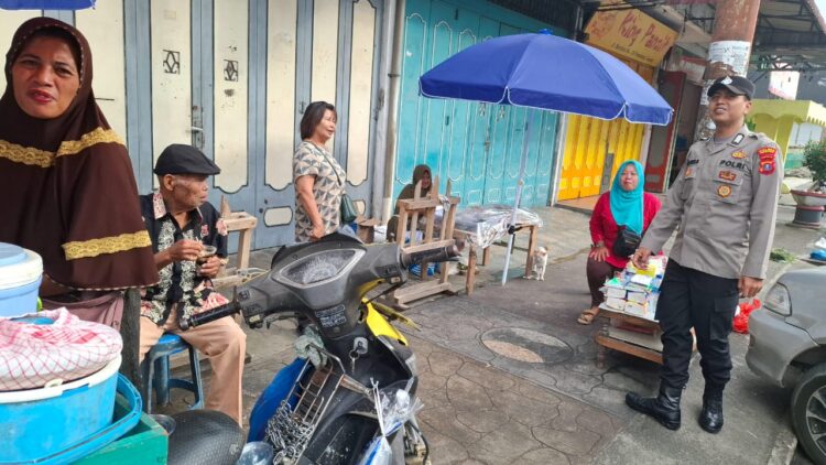 Cegah Gangguan Kamtibmas, Sat Binmas Polres Pematangsiantar Laksanakan Patroli dan Sambang Cegah Gangguan Kamtibmas, Sat Binmas Polres Pematangsiantar Laksanakan Patroli dan Sambang