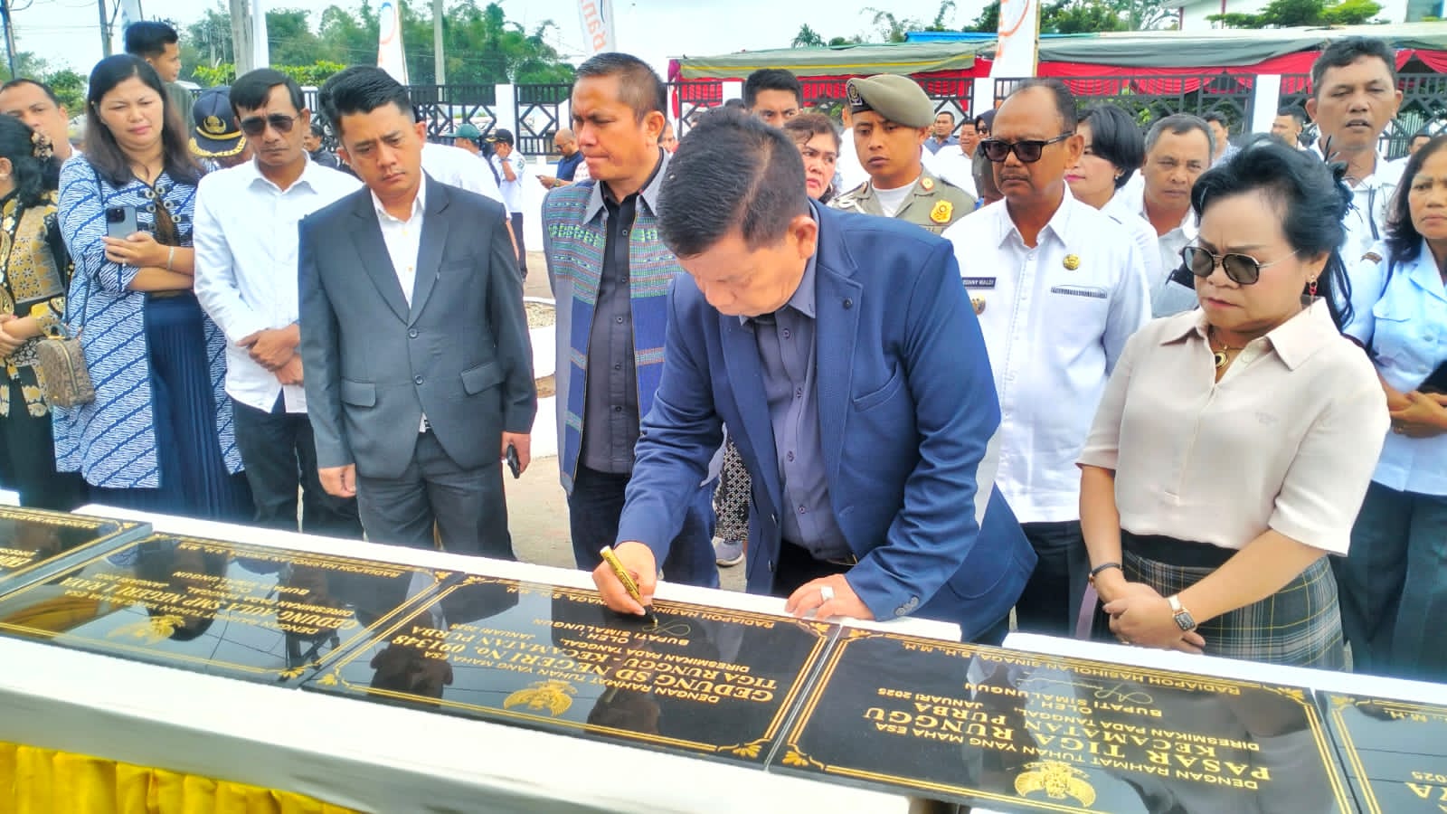 Bupati Radiapoh Resmikan Gedung Sanggar Seni dan Budaya Simalungun, Stadion Mini dan Sejumlah Bangunan Lainnya Bupati Radiapoh Resmikan Gedung Sanggar Seni dan Budaya Simalungun, Stadion Mini dan Sejumlah Bangunan Lainnya