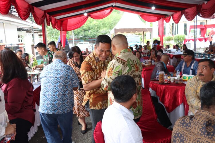 Kapolres Pematangsiantar Hadiri Acara Open House Ketua DPRD
