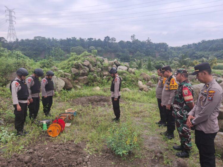 Personel Jibom Brimob Polda Sumut Sukses Musnahkan 4 Bom Berbahaya Peninggalan Zaman Dulu