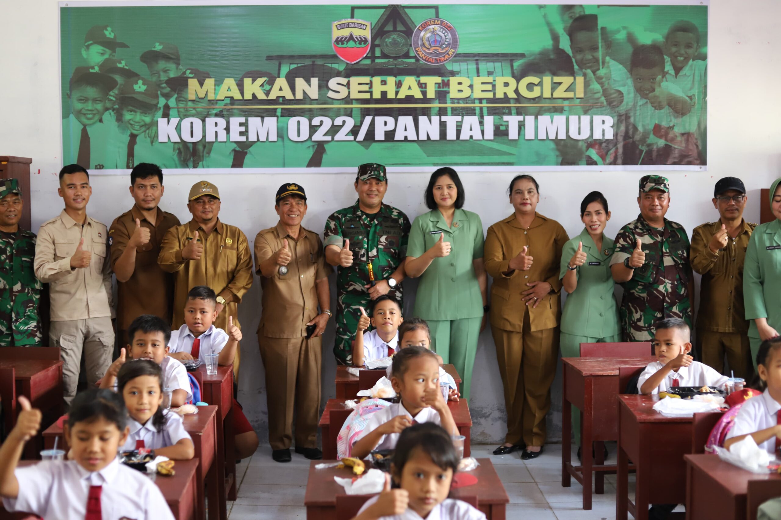 Korem 022/PT Berikan Makan Sehat Bergizi untuk Siswa SD Negeri 095205 Parbalogan Simalungun Korem 022/PT Berikan Makan Sehat Bergizi untuk Siswa SD Negeri 095205 Parbalogan Simalungun
