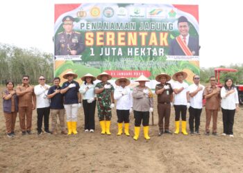 Kapolres Simalungun Pimpin Penanaman Jagung Serentak Dukung Swasembada Pangan 2025