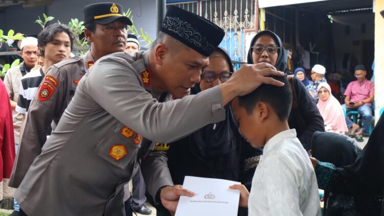 Kapolres Pematangsiantar Sampaikan Turut Berbelasungkawa Kepada Keluarga Alm Khairul Mukhlis Siregar Kapolres Pematangsiantar Sampaikan Turut Berbelasungkawa Kepada Keluarga Alm Khairul Mukhlis Siregar