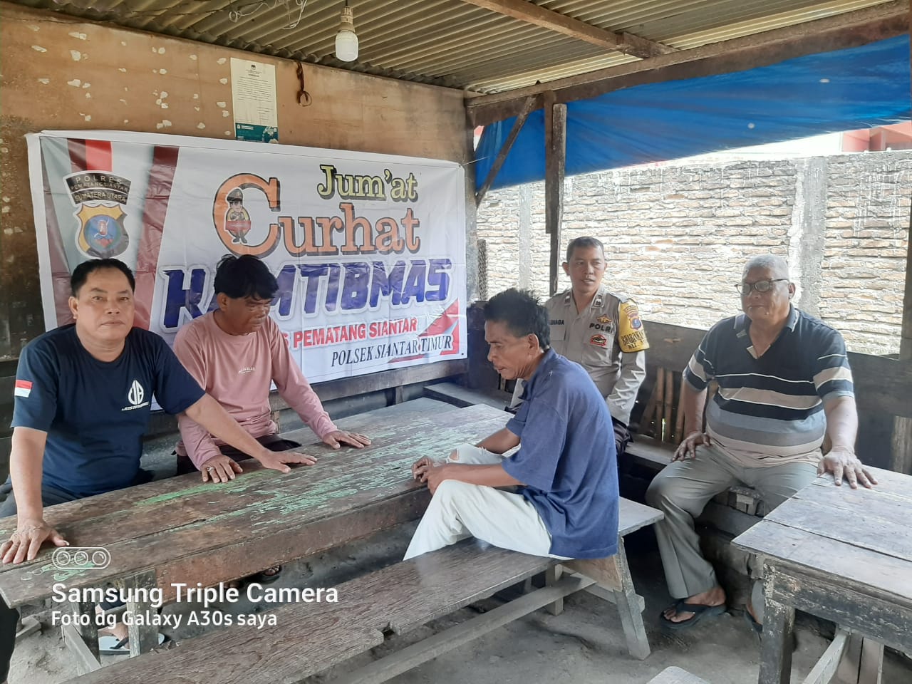 Polsek Siantar Timur Ajak Warga Jaga Kamtibmas Melalui Jumat Curhat Kamtibmas Polsek Siantar Timur Ajak Warga Jaga Kamtibmas Melalui Jumat Curhat Kamtibmas