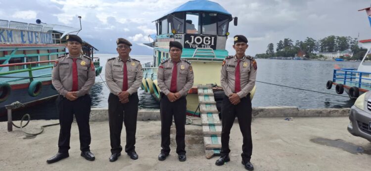 Personel Polres Simalungun AIPDA Roland Manik Intensifkan Patroli Pengamanan di Objek Wisata Danau Toba