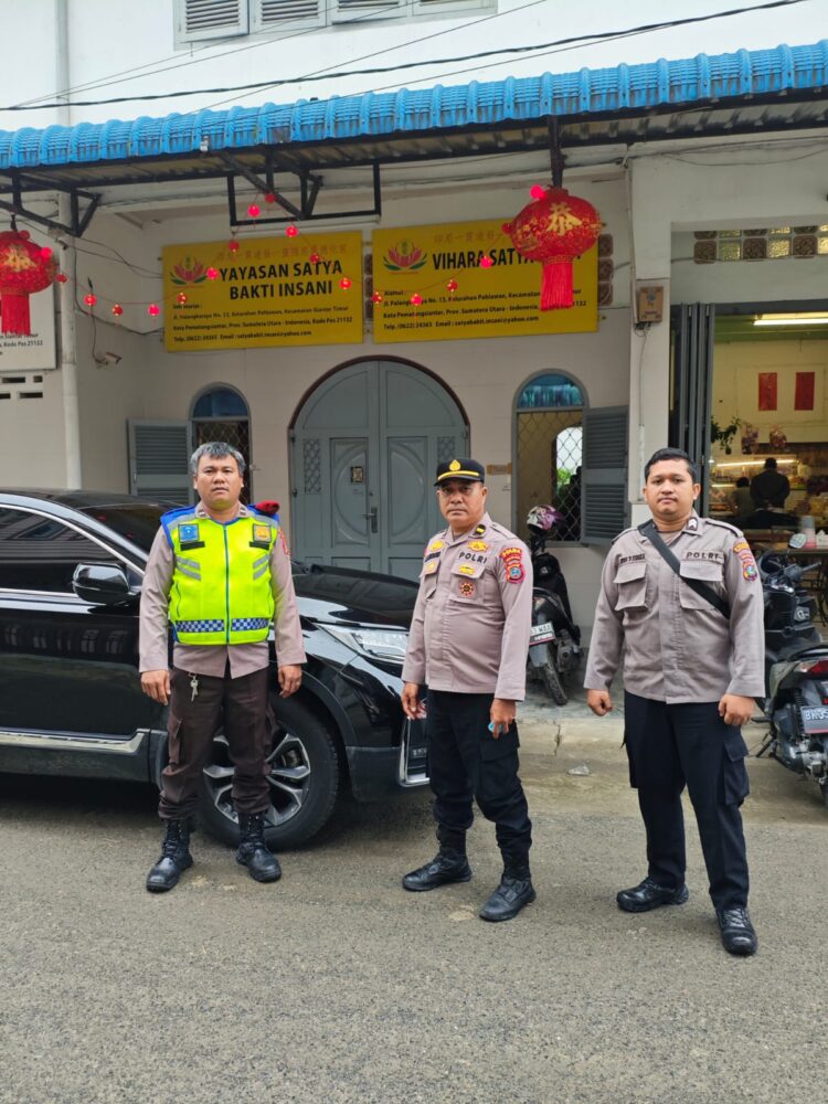 Polres Pematangsiantar Turunkan Personil Pangamanan Ibadah Perayaan Tahun Baru Imlek 2576 di Vihara
