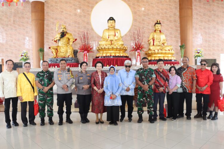 Hari Raya Imlek Ke-2576 Kongzili, Kapolres Pematangsiantar Bersama Forkopimda Kunjungi Vihara