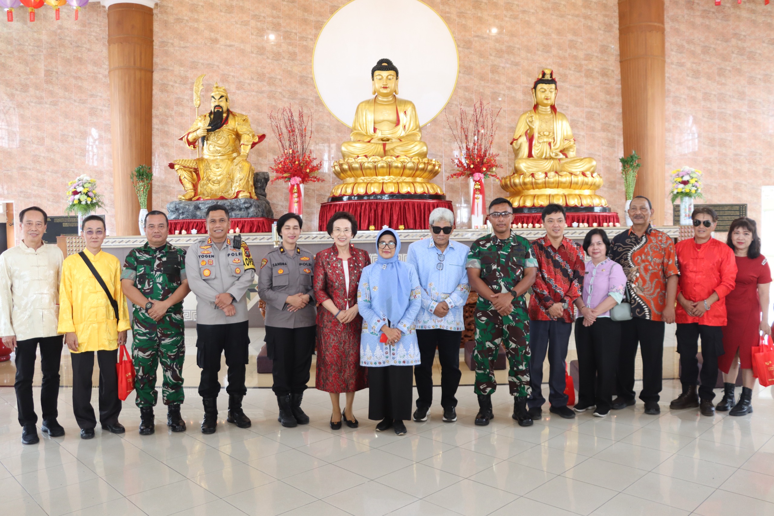 Hari Raya Imlek Ke-2576 Kongzili, Kapolres Pematangsiantar Bersama Forkopimda Kunjungi Vihara Hari Raya Imlek Ke-2576 Kongzili, Kapolres Pematangsiantar Bersama Forkopimda Kunjungi Vihara