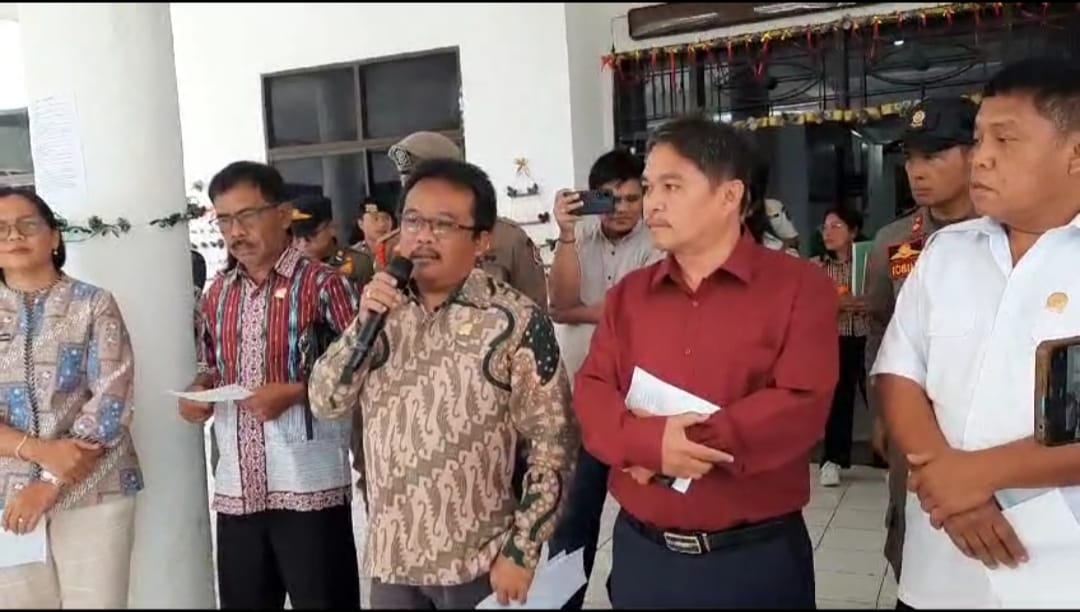 Aliansi Masyarakat Toba Kecewa, Ketua DPRD Toba Sebut Menyampaikan Aspirasi Harus Ada Surat Pemberitahuan Aliansi Masyarakat Toba Kecewa, Ketua DPRD Toba Sebut Menyampaikan Aspirasi Harus Ada Surat Pemberitahuan
