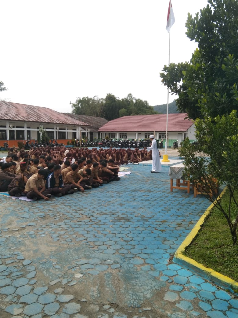 Memperingati Isra Mi'raj Nabi Muhammad SAW, SMAN 2 Liwa Menggelar Pengajian Bersama