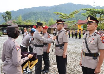 Kapolres Tapteng Pimpin Upacara Sertijab Jabatan Kabag SDM, Kasat Reskrim dan Kapolsek Pandan 