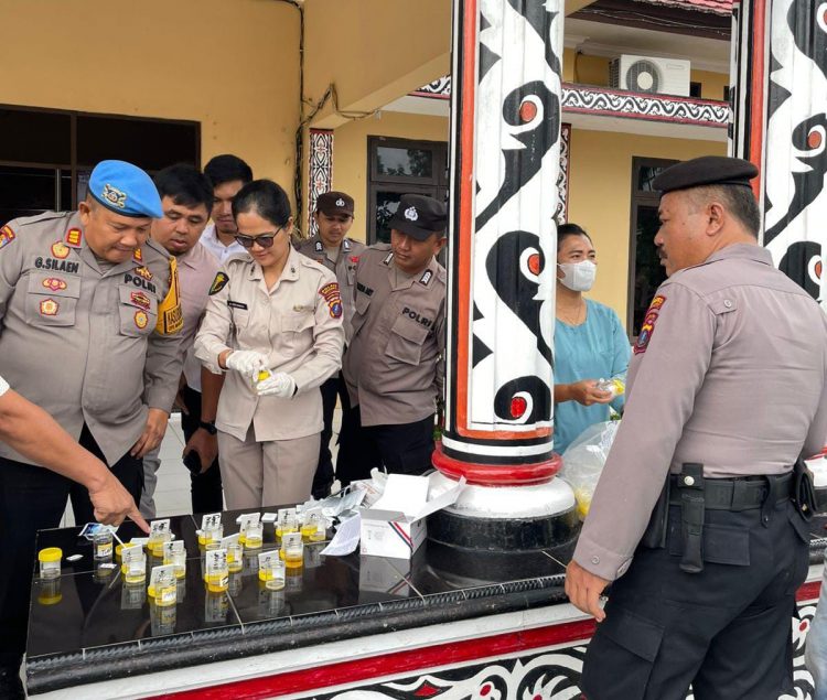 Menjaga Profesionalisme Dan Kesehatan, Puluhan Personel Polres Simalungun Jalani Pemeriksaan Narkoba dan IMT