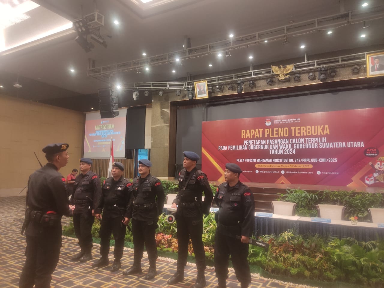 Tim Jibom dan KBR Sterilisasi Lokasi  Rapat Pleno Terbuka Pilkada 2024