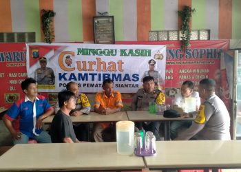 Polsek Siantar Marihat Laksanakan Jumat Curhat Kamtibmas di Jalan Parapat, Dengar Saran Warga