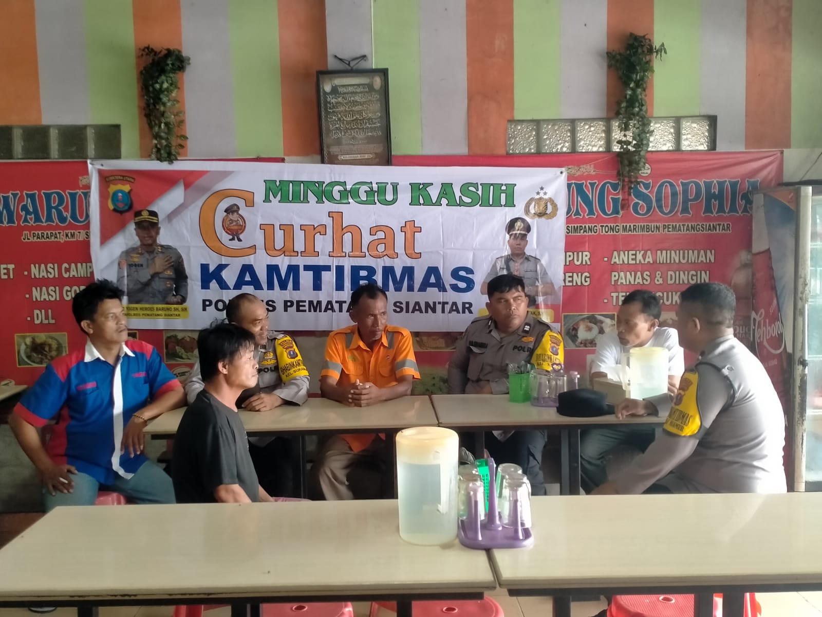 Polsek Siantar Marihat Laksanakan Jumat Curhat Kamtibmas di Jalan Parapat, Dengar Saran Warga