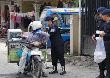 Jumat Berkah, Brimob Polda Sumut Tebar Kebaikan Bagikan 100 Paket Makanan untuk Masyarakat