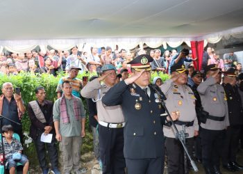 Diiringi Tembak Salvo, Kapolres Pematangsiantar Pimpin Pemakaman Alm Aiptu Beta Sinambela