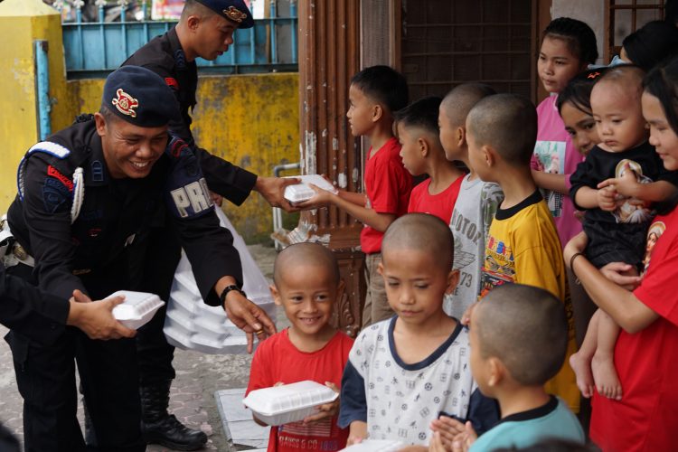 Minggu Kasih, Satuan Brimob Polda Sumut Berbagi Kasih di Panti Asuhan Yayasan Kasih Paca Anjeli 