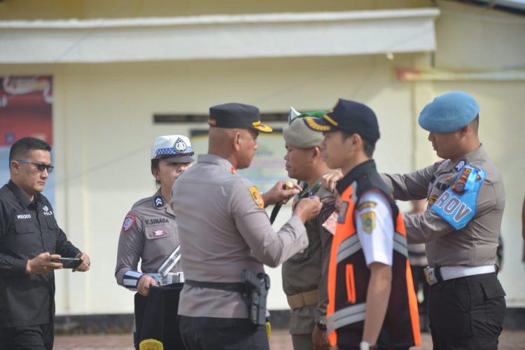 Sekda Jalan Berutu Hadiri Apel Gelar Pasukan Operasi Keselamatan Toba 2025 Yang Digelar Polres Pakpak Bharat