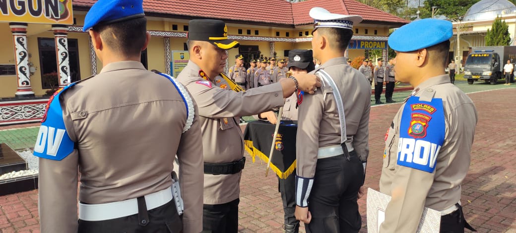 Kapolres Simalungun Pimpin Apel Operasi Keselamatan Toba 2025 Jelang Idul Fitri Kapolres Simalungun Pimpin Apel Operasi Keselamatan Toba 2025 Jelang Idul Fitri