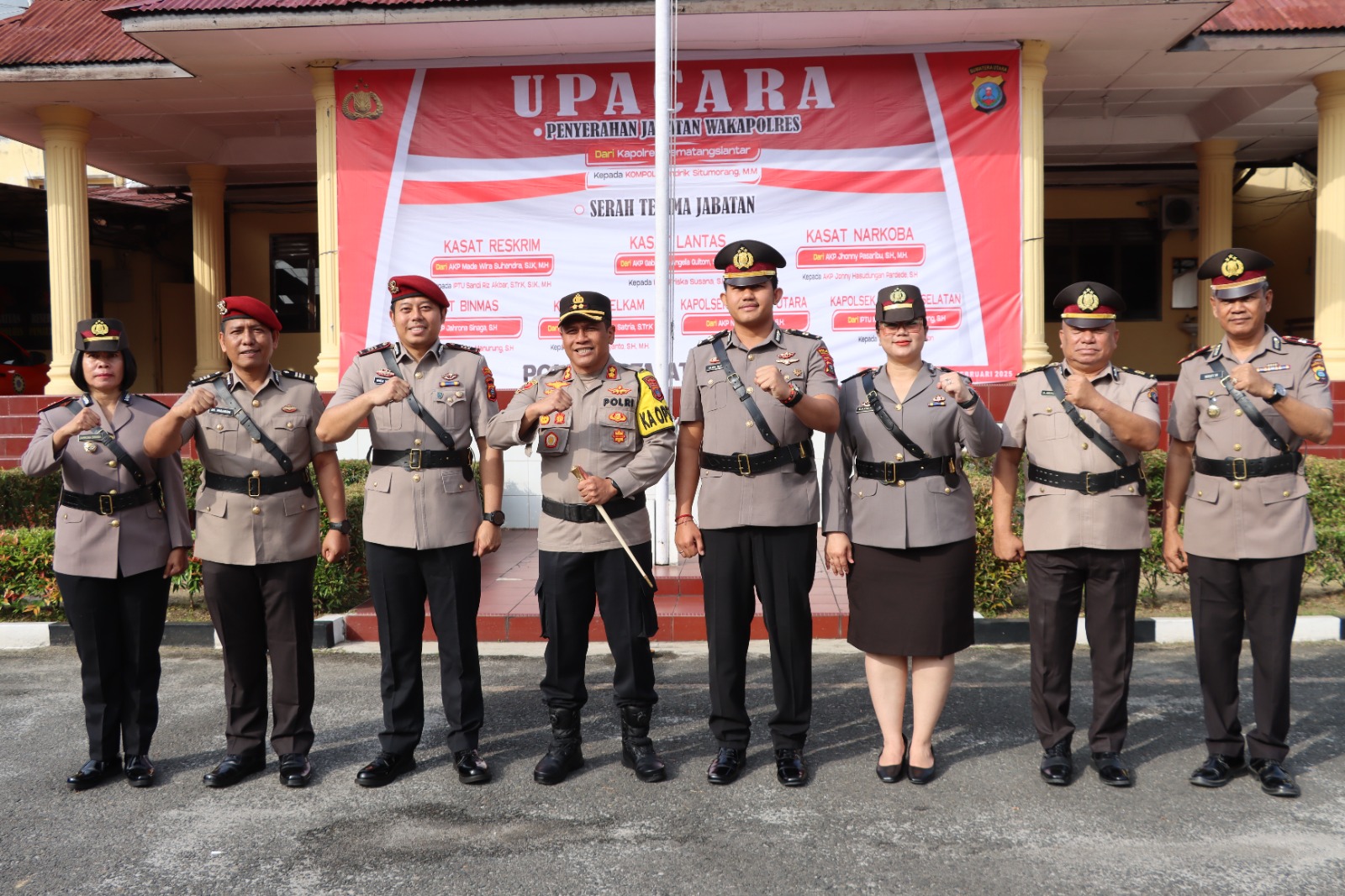 Kapolres Pematangsiantar Pimpin Sertijab Wakapolres, Lima Kasat dan Dua Kapolsek Kapolres Pematangsiantar Pimpin Sertijab Wakapolres, Lima Kasat dan Dua Kapolsek