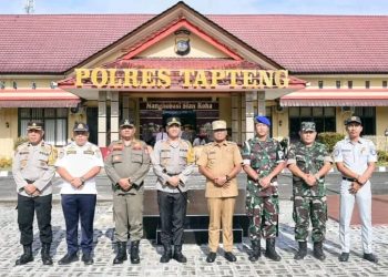 Pj Bupati Tapanuli Tengah Hadiri Apel Gelar Pasukan Operasi Kewilayahan Keselamatan Toba 2025