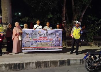 Sat Lantas Polres Pematangsiantar Gencarkan Sosialisasi Tertib Berlalulintas Ops Keselamatan Toba 2025 di Jalan Sutomo