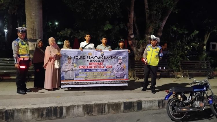Sat Lantas Polres Pematangsiantar Gencarkan Sosialisasi Tertib Berlalulintas Ops Keselamatan Toba 2025 di Jalan Sutomo