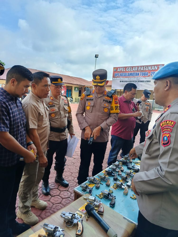 Tingkatkan Pengawasan Terhadap Personil Pemegang Senpi, Kapolres Taput Lakukan Pengecekan Secara Berkala 