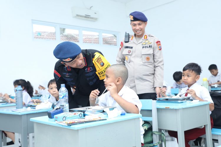 Dukung Program Pemerintah, Polda Sumut Bagikan 647 Paket Makan Bergizi Gratis kepada Pelajar Kemala Bhayangkari I Medan