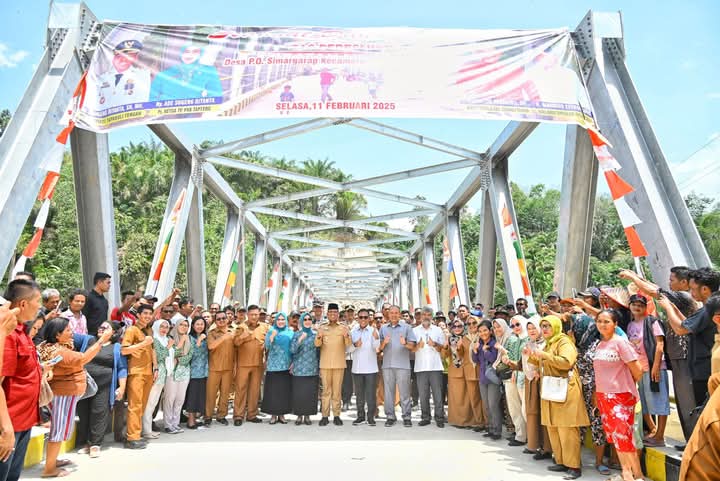 Di Akhir Masa Jabatan, Pj Bupati Tapteng Resmikan Jembatan Merdeka PO Simargarap Pasaribu Tobing Di Akhir Masa Jabatan, Pj Bupati Tapteng Resmikan Jembatan Merdeka PO Simargarap Pasaribu Tobing