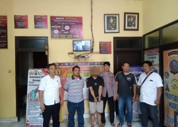 Pelaku Jambret Lolos dari Maut Usai Diselamatkan Personil Polsek Sianțar Barat dari Amukkan Massa