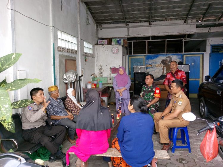 Bhabinkamtibmas Polsek Siantar Martoba Berhasil Damaikan Keributan Antar Pedagang Pasar Pagi