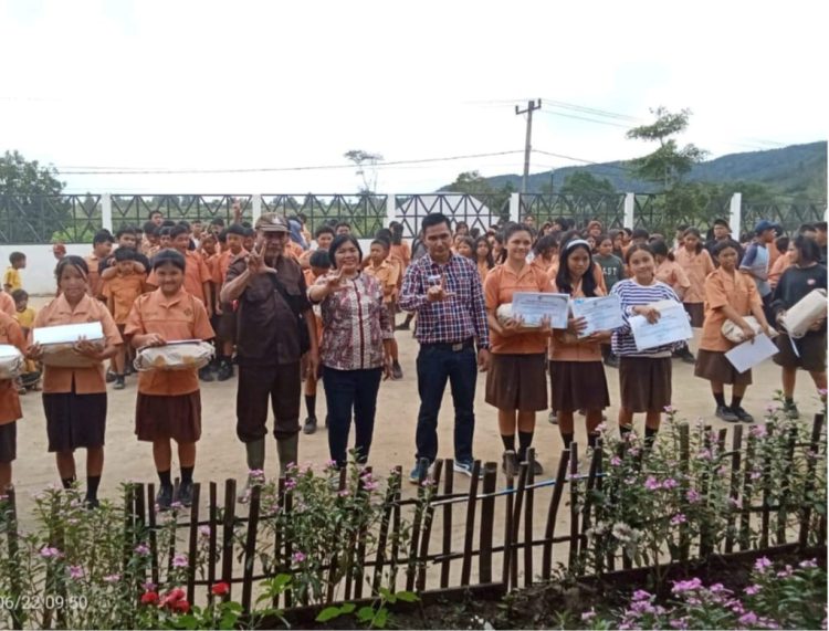 Peduli Pendidikan di Simalungun, PT Alegrindo Nusantara Beri Hadiah Untuk Siswa Berprestasi Peduli Pendidikan di Simalungun, PT Alegrindo Nusantara Beri Hadiah Untuk Siswa Berprestasi