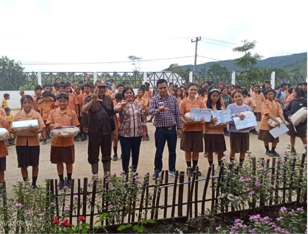 Peduli Pendidikan di Simalungun, PT Alegrindo Nusantara Beri Hadiah Untuk Siswa Berprestasi Peduli Pendidikan di Simalungun, PT Alegrindo Nusantara Beri Hadiah Untuk Siswa Berprestasi