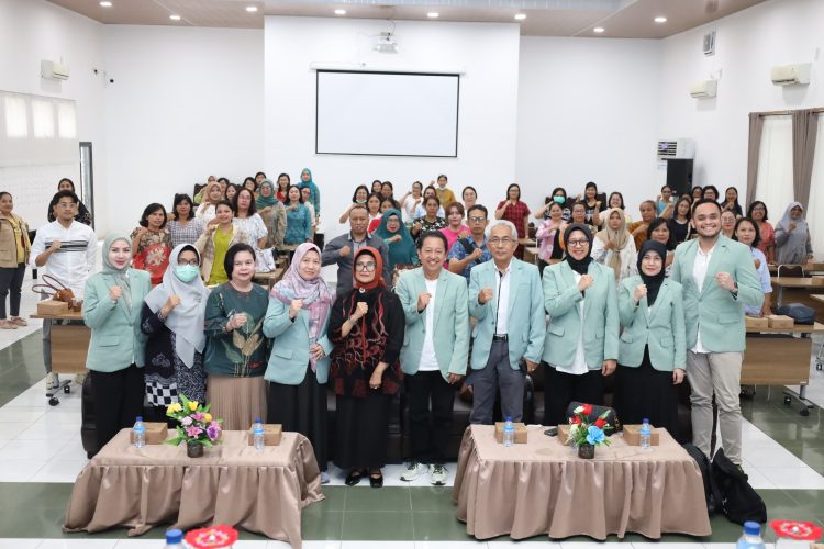 Wali Kota Pematangsiantar Hadiri Seminar Pemanfaatan Bahan Alam sebagai Bahan Obat dan Kosmetik Wali Kota Pematangsiantar Hadiri Seminar Pemanfaatan Bahan Alam sebagai Bahan Obat dan Kosmetik