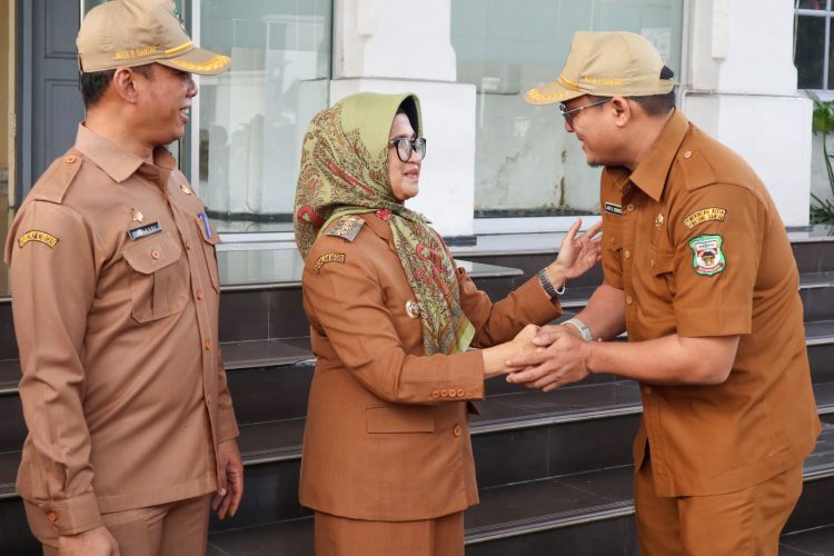 Wali Kota dr Susanti Pimpin Apel Pagi Terakhir Di Balai Kota Pematangsiantar Wali Kota dr Susanti Pimpin Apel Pagi Terakhir Di Balai Kota Pematangsiantar