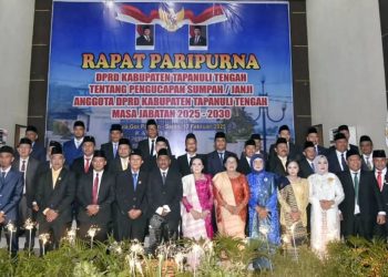 Sekdakab Tapteng Hadiri Pengucapan Sumpah/Janji Anggota DPRD Tapteng Masa Jabatan 2025-2030 