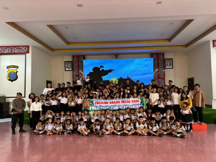 Detasemen Gegana Satuan Brimob Polda Sumut Pukau Siswa SD Tegal Sari, Lebih Dekat dengan Kehebatan Pasukan Elite Polri