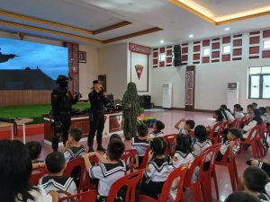 Detasemen Gegana Satuan Brimob Polda Sumut Pukau Siswa SD Tegal Sari, Lebih Dekat dengan Kehebatan Pasukan Elite Polri