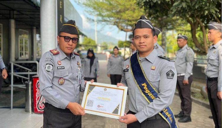 Berikan Penghargaan, Rutan Kelas IIB Balige Apresiasi Kinerja Pegawai Teladan