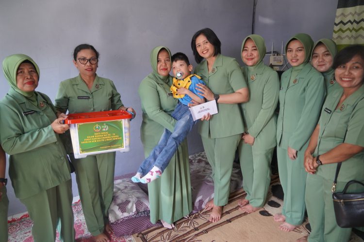 HUT Persit ke-79 Tahun, Persit Korem 022/PT Gelar Anjangsana & Baksos ke Rumah Prajurit 