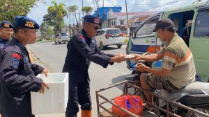 Panen Kacang Tanah, Brimob Polda Sumut Bagikan Hasil ke Warga dan Personel