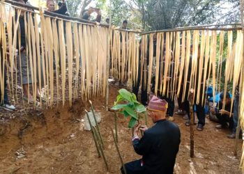 Lebbuh Manik Napatalun Perlambuken Gelar Tradisi Leluhur Menanda Tahun di Desa Sibagindar