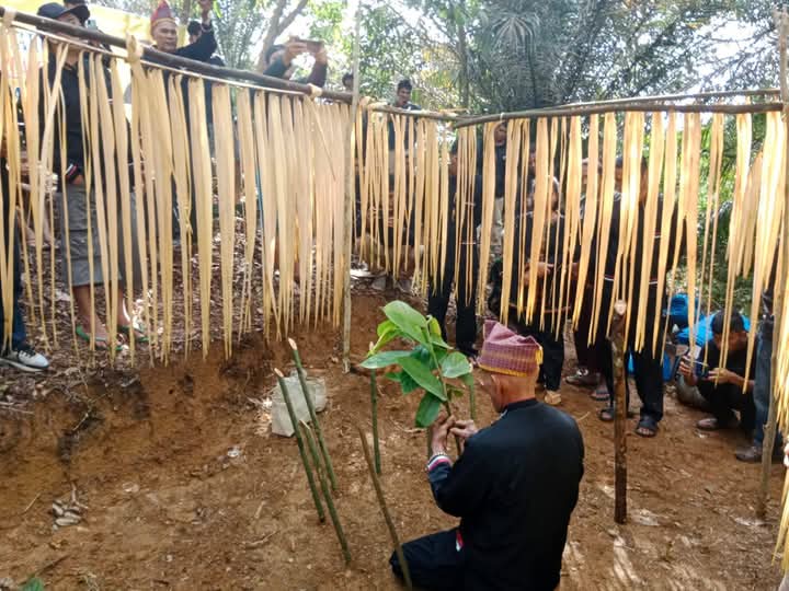 Lebbuh Manik Napatalun Perlambuken Gelar Tradisi Leluhur Menanda Tahun di Desa Sibagindar