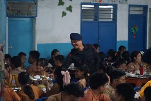 TNI-Polri Bersinergi Bagikan Makan Bergizi Gratis untuk Anak Sekolah di Medan