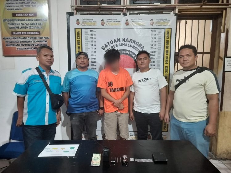 Polsek Tanah Jawa Gerebek Rumah Kontrakan, Pengedar Sabu Berhasil Ditangkap 
