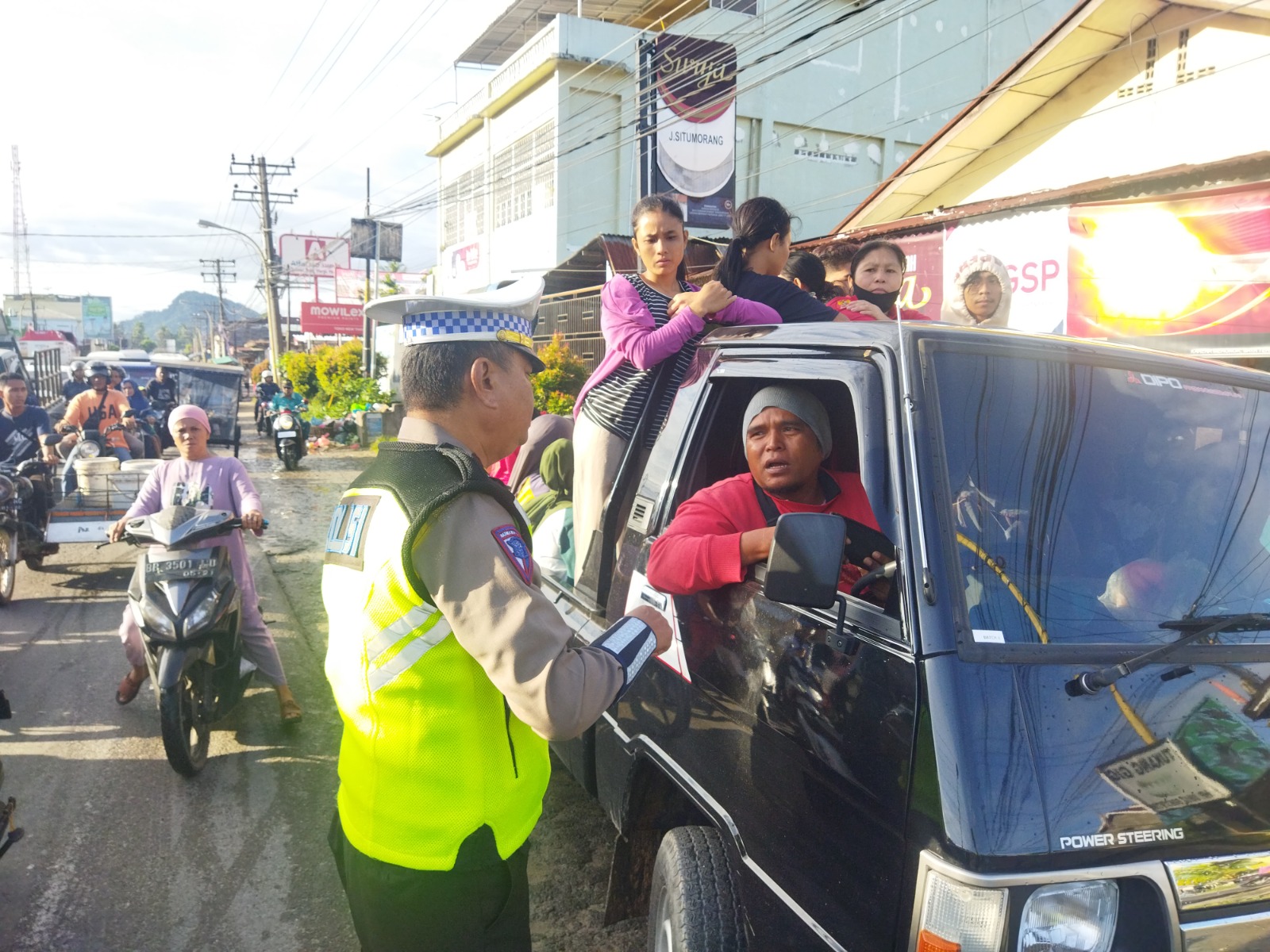 Satlantas Polres Tapteng Perketat Pengawasan Untuk Menekan Angka Kecelakaan Dan Menciptakan Tertib Lalu Lintas Satlantas Polres Tapteng Perketat Pengawasan Untuk Menekan Angka Kecelakaan Dan Menciptakan Tertib Lalu Lintas