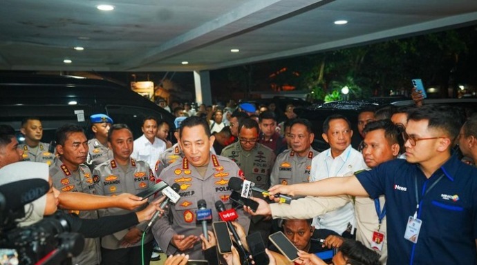 Usai Kasus Penyerangan Mapolres Tarakan, Kapolri Pastikan TNI-Polri Tetap Solid Usai Kasus Penyerangan Mapolres Tarakan, Kapolri Pastikan TNI-Polri Tetap Solid